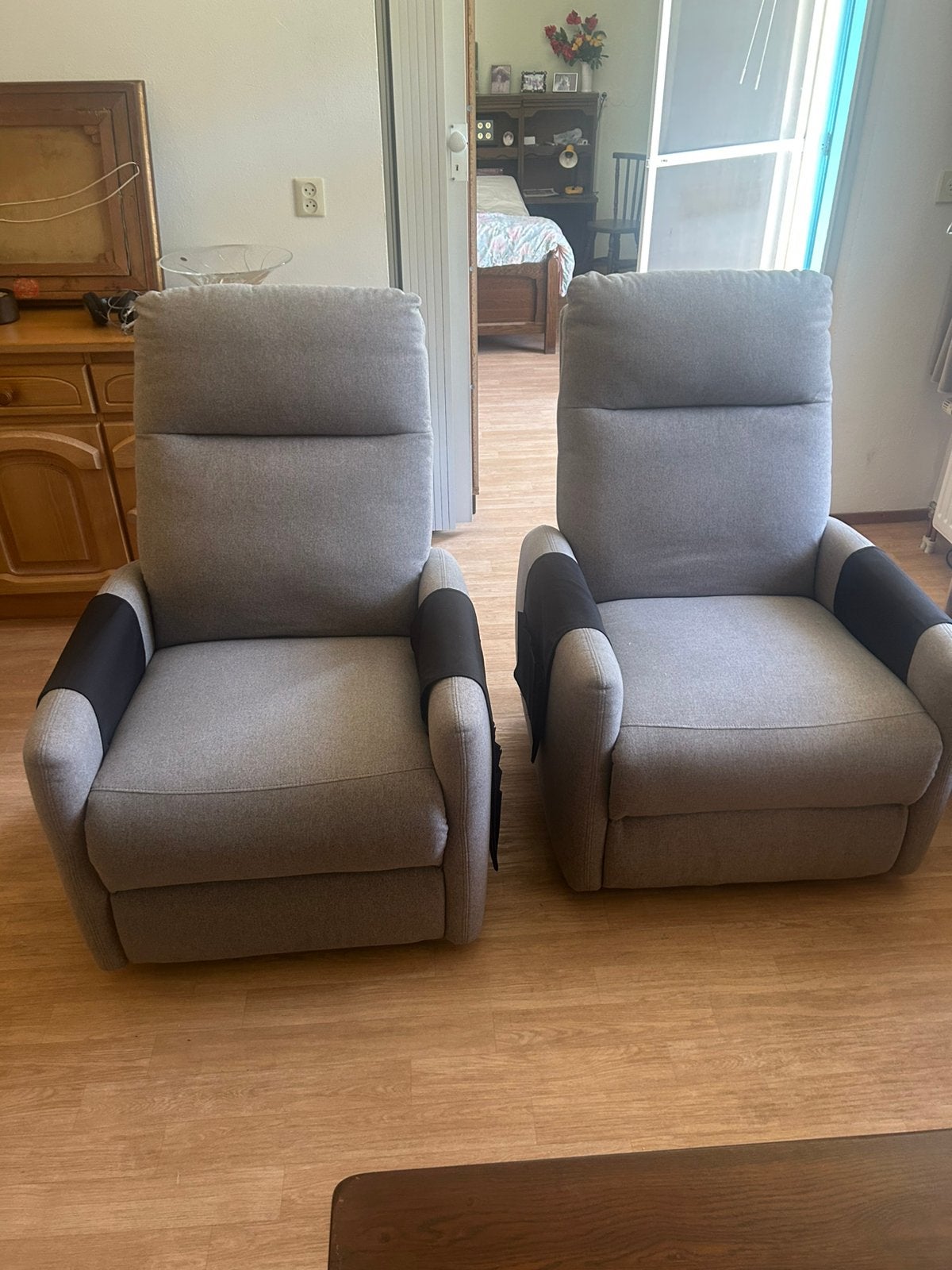 2 Elektrisch bedienbare fauteuils, Ophalen, Zo goed als nieuw, 75 tot 100 cm, 50 tot 75 cm