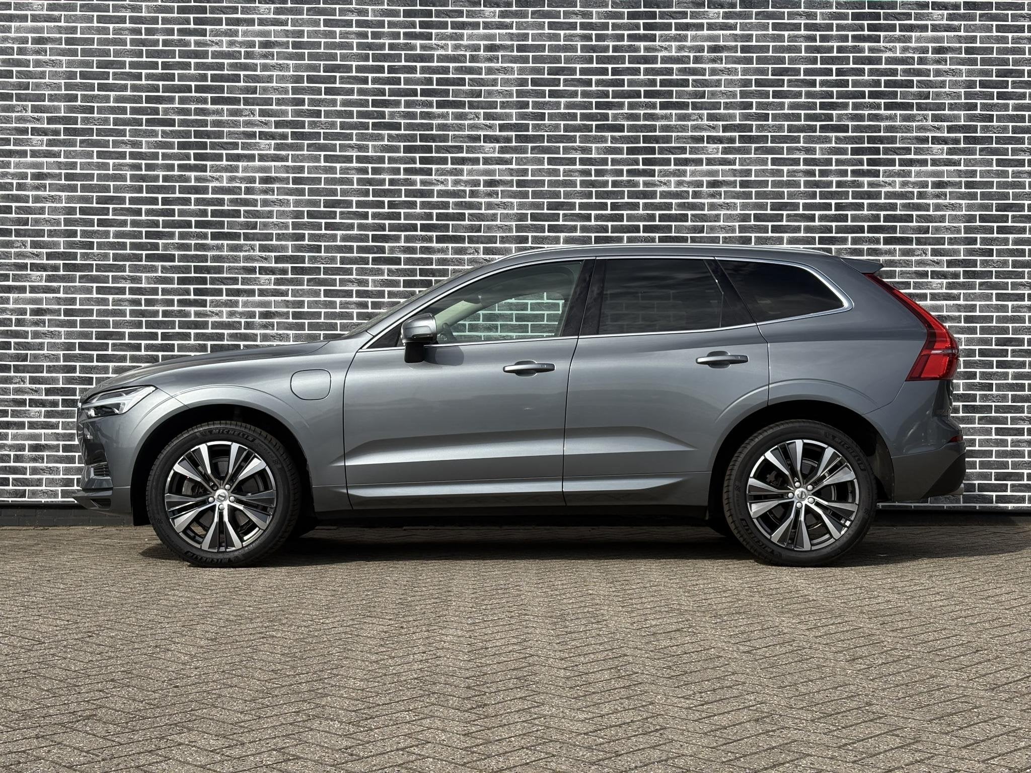 Volvo XC60 2.0 T8 Twin Engine AWD Momentum Pro | Plug-in Hyb, Auto's, Volvo, Gebruikt, 4 cilinders, 138 €/maand, XC60