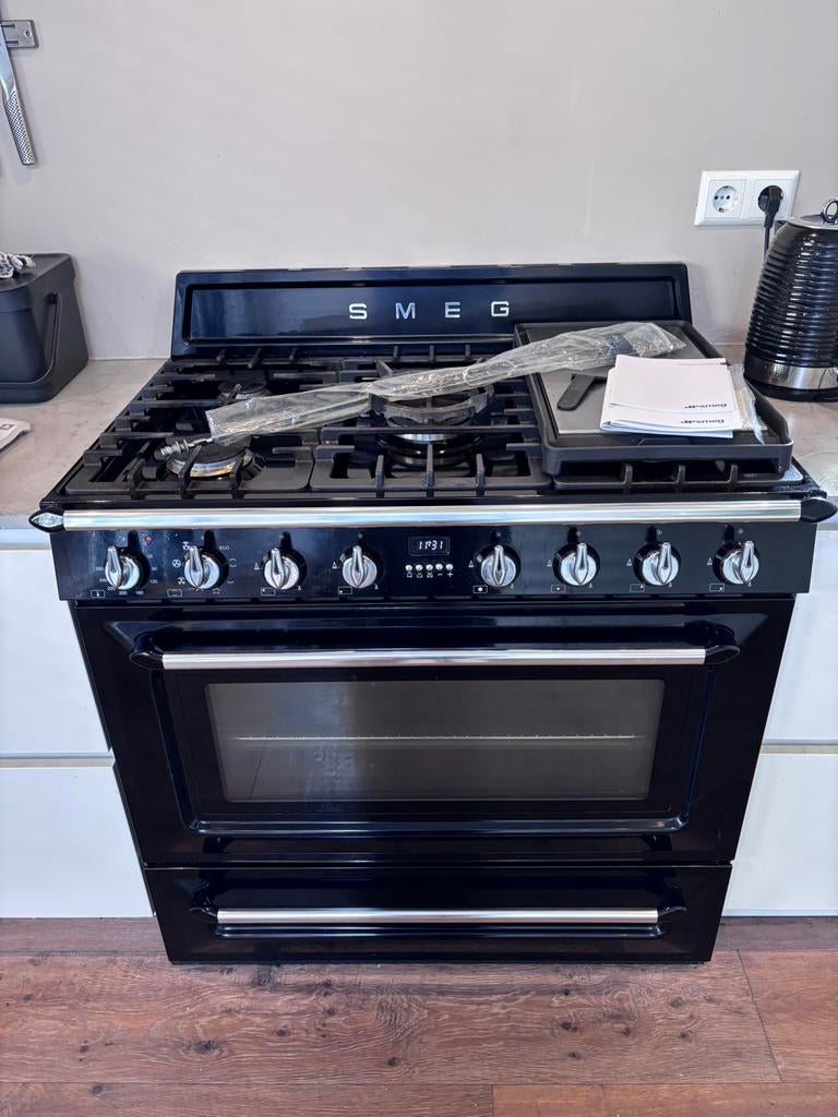 SMEG Fornuis met Grote Oven, 5 Pits en Accessoires, Ophalen, Gebruikt, 60 cm of meer, Gas