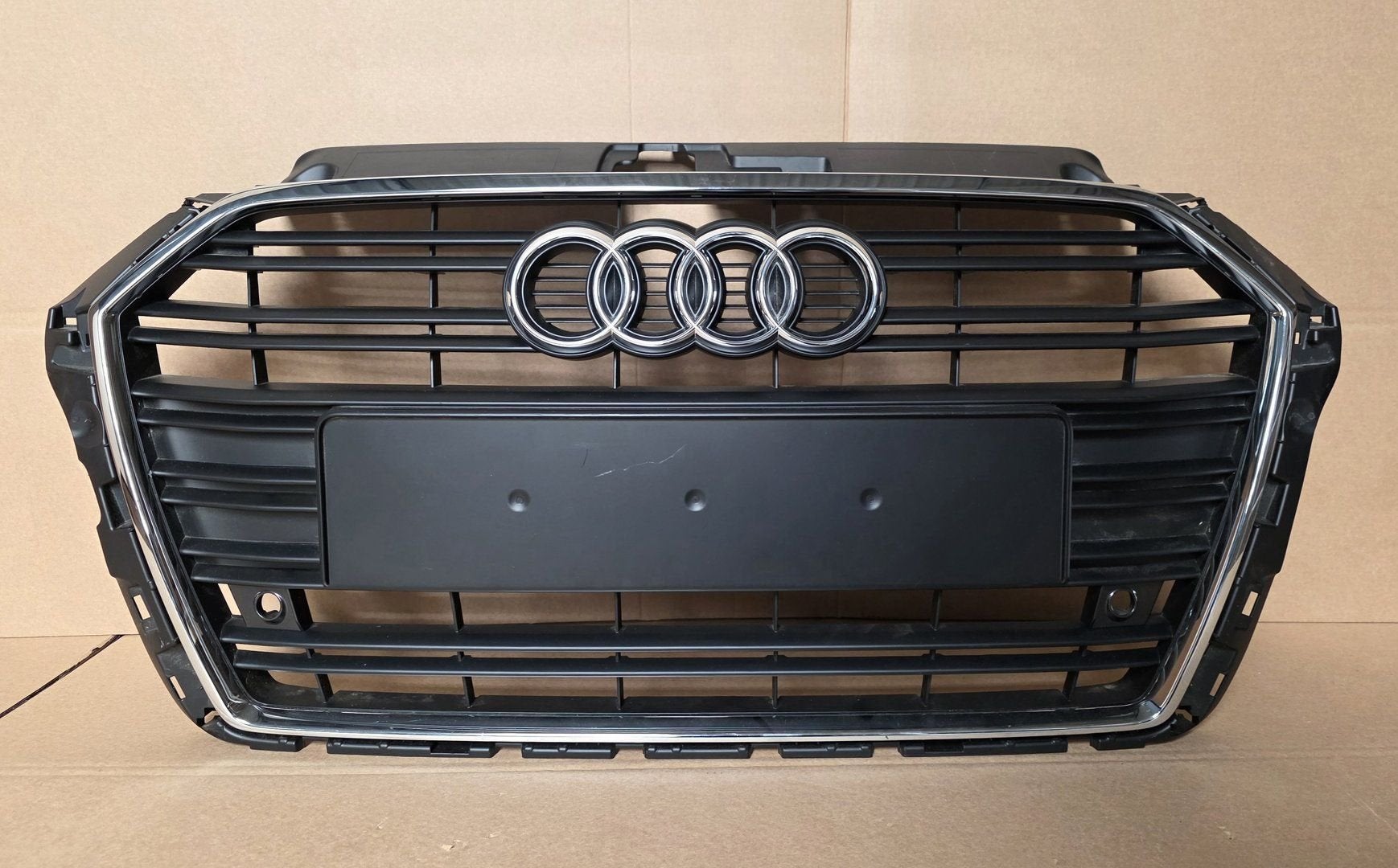 GRILL Audi A3 8V Facelift  Origineel 2017-2021 8V3853651AA, Gebruikt, -, Voor, Ophalen of Verzenden