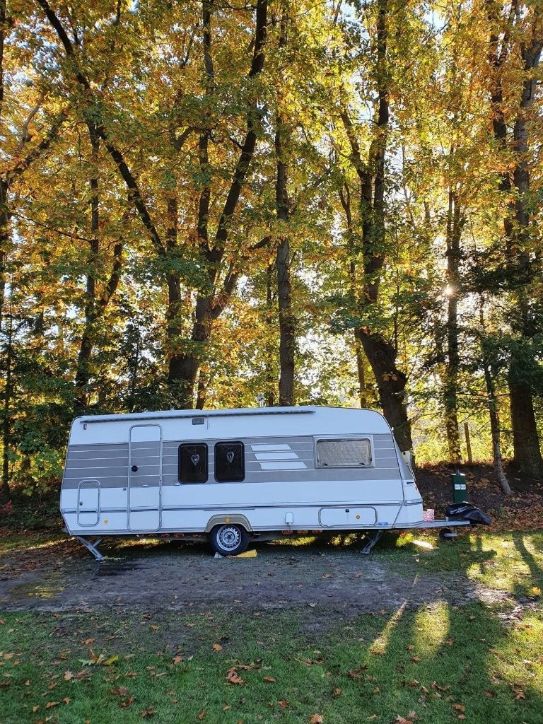 Tweedehands caravan, in goede staat en met badkamer, Standaardzit, Omvormbare zithoek, Hobby, Particulier