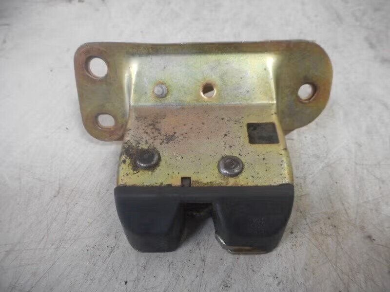 SLOTVANGER ACHTERKLEP Volvo V40 (VW) (01-1995/06-2004), Auto-onderdelen, Gebruikt, Info@volvocars.com, Ophalen of Verzenden, Volvo
