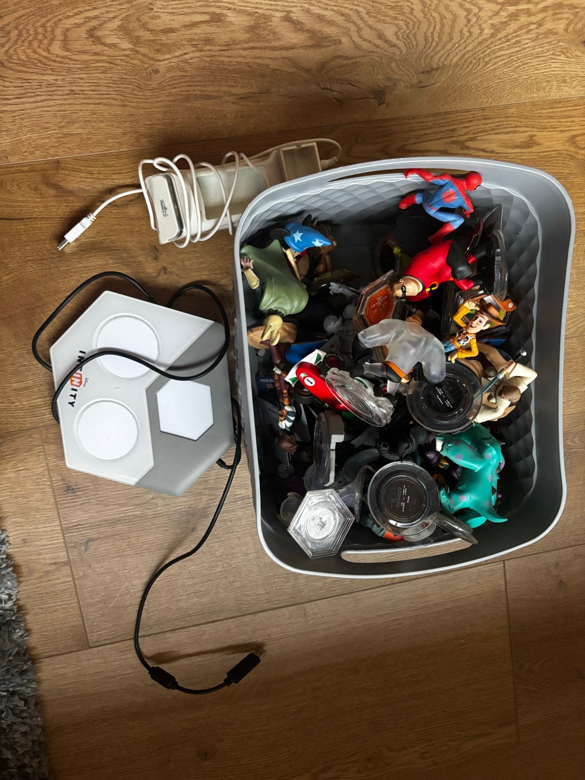 Grote bak vol Disney Infinity figuren en games (Xbox 360), Ophalen, Gebruikt