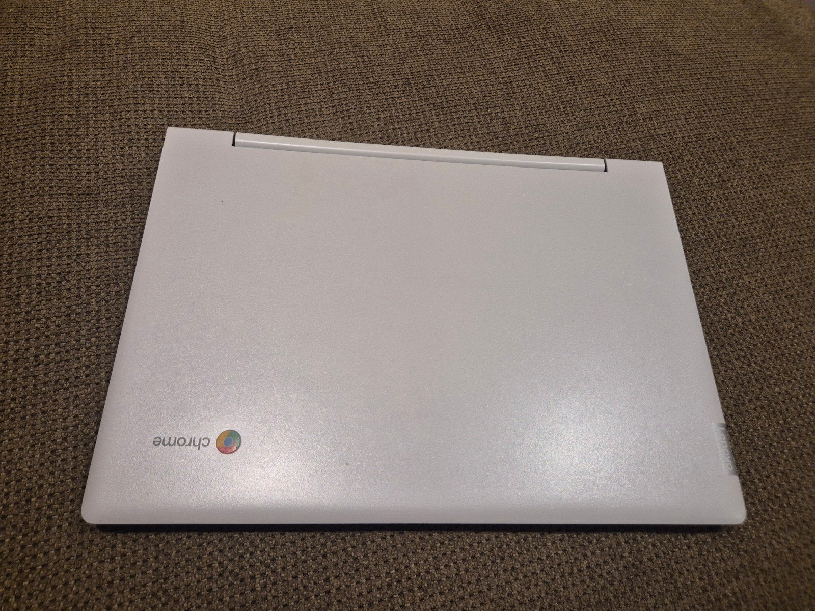 Lenovo Chromebook C 330 with charger, Touch screen, Computers en Software, 4 GB of minder, Touchscreen, Ophalen of Verzenden, Zo goed als nieuw