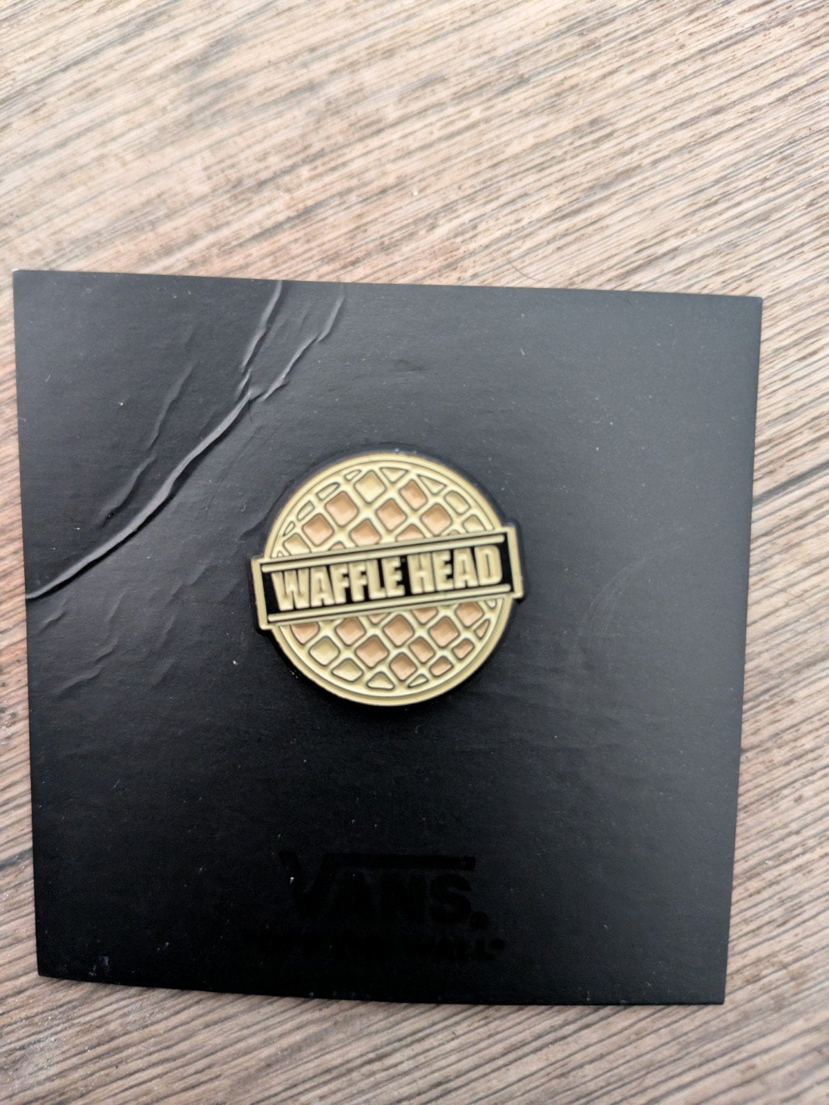 Vans Waffle Head Pin - Nieuw in verpakking, Ophalen of Verzenden, Nieuw, Merk, Speldje of Pin