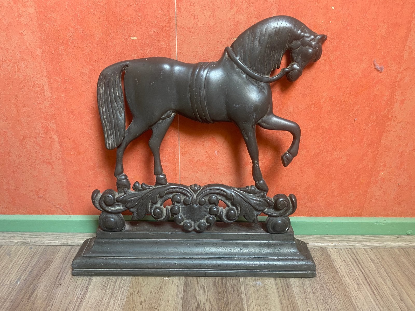 Tinnen paard., Ophalen