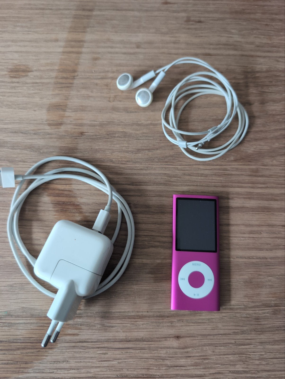 Roze Apple iPod Nano met oplader en oordopjes, Ophalen of Verzenden, Zo goed als nieuw, Roze, Nano