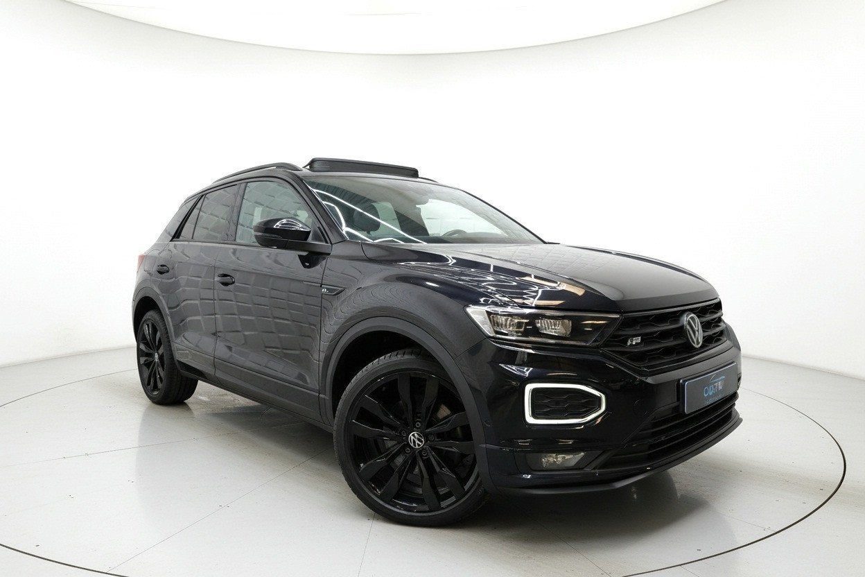 Volkswagen T-ROC 1.5 TSI 3x R LINE PANO VIRTUAL KEYLESS CAM, Auto's, Dealer onderhouden, 4 cilinders, 150 pk, Zwart