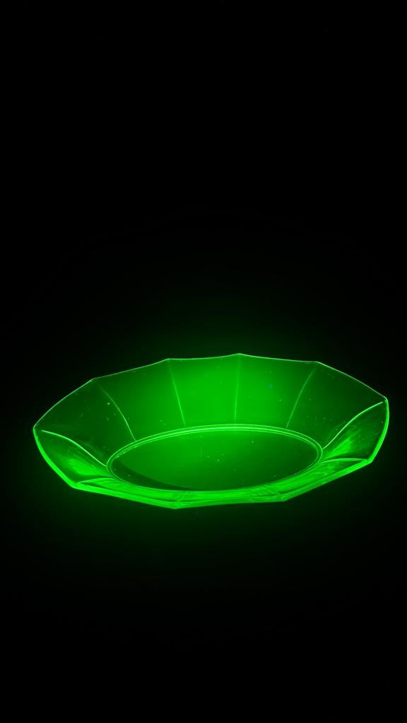 Schaal - uranium, Antiek en Kunst, Antiek | Glas en Kristal, Ophalen of Verzenden