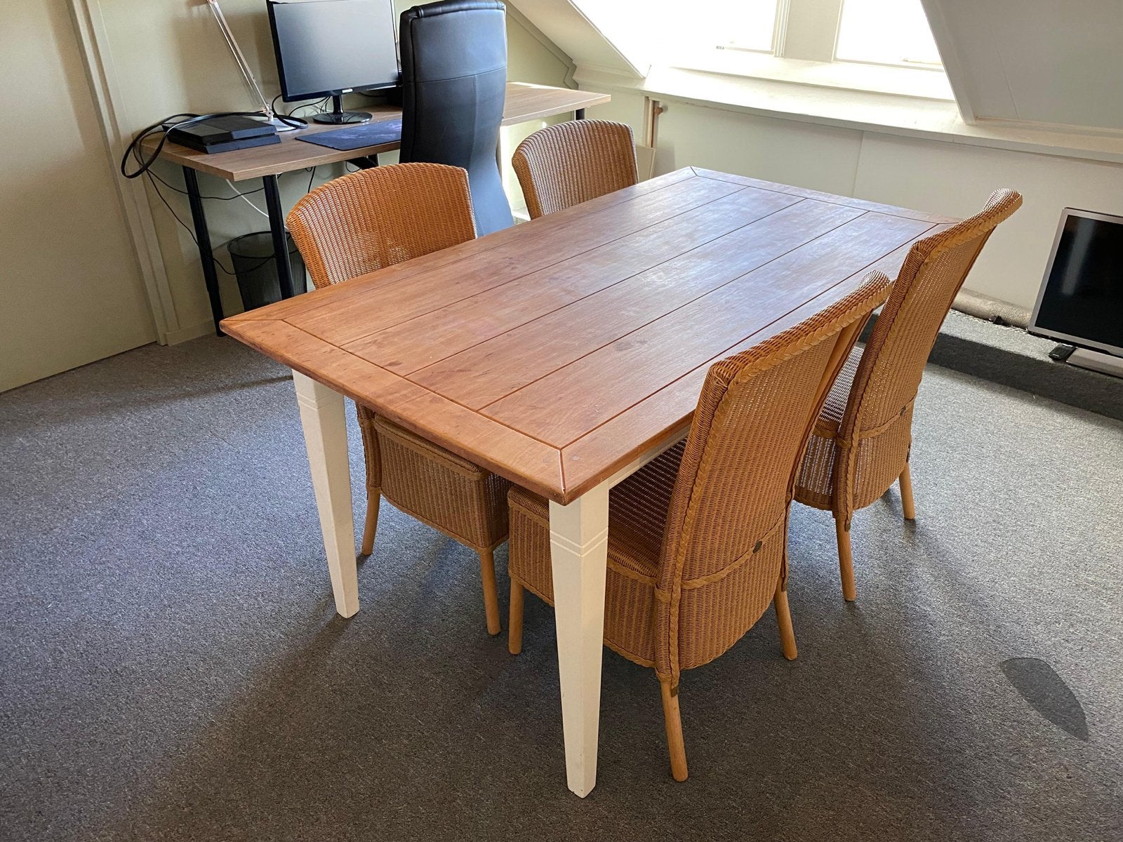 Houten eettafel met witte poten 160 * 90 cm, Ophalen, Gebruikt, 50 tot 100 cm, 150 tot 200 cm