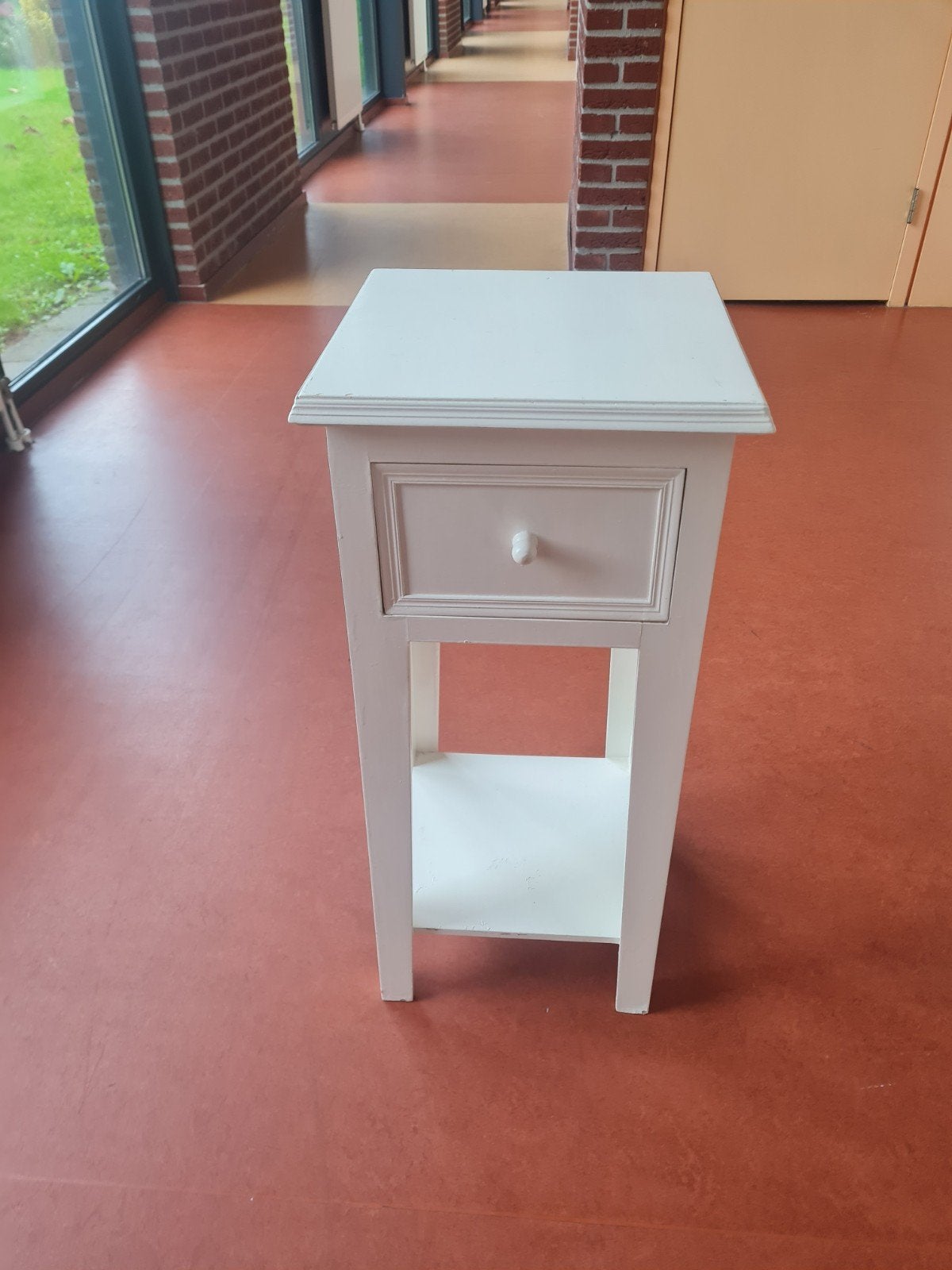 Wit nachtkastje .of bijzetkastje met lade en plankje, Huis en Inrichting, Minder dan 45 cm, Ophalen of Verzenden, Zo goed als nieuw