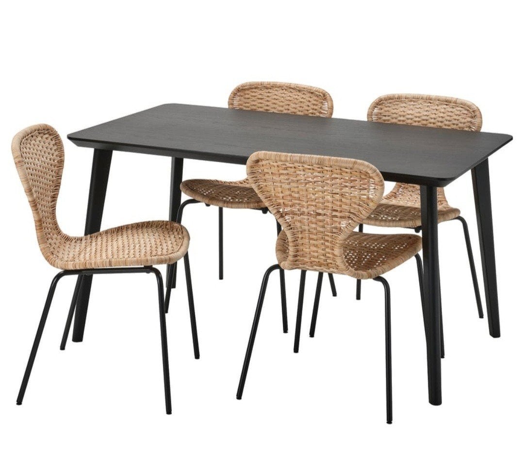 Ikea eettafel Lisabo zwart essenfineer, Huis en Inrichting, Tafels | Eettafels, Ophalen, Zo goed als nieuw, Vier personen, Rechthoekig