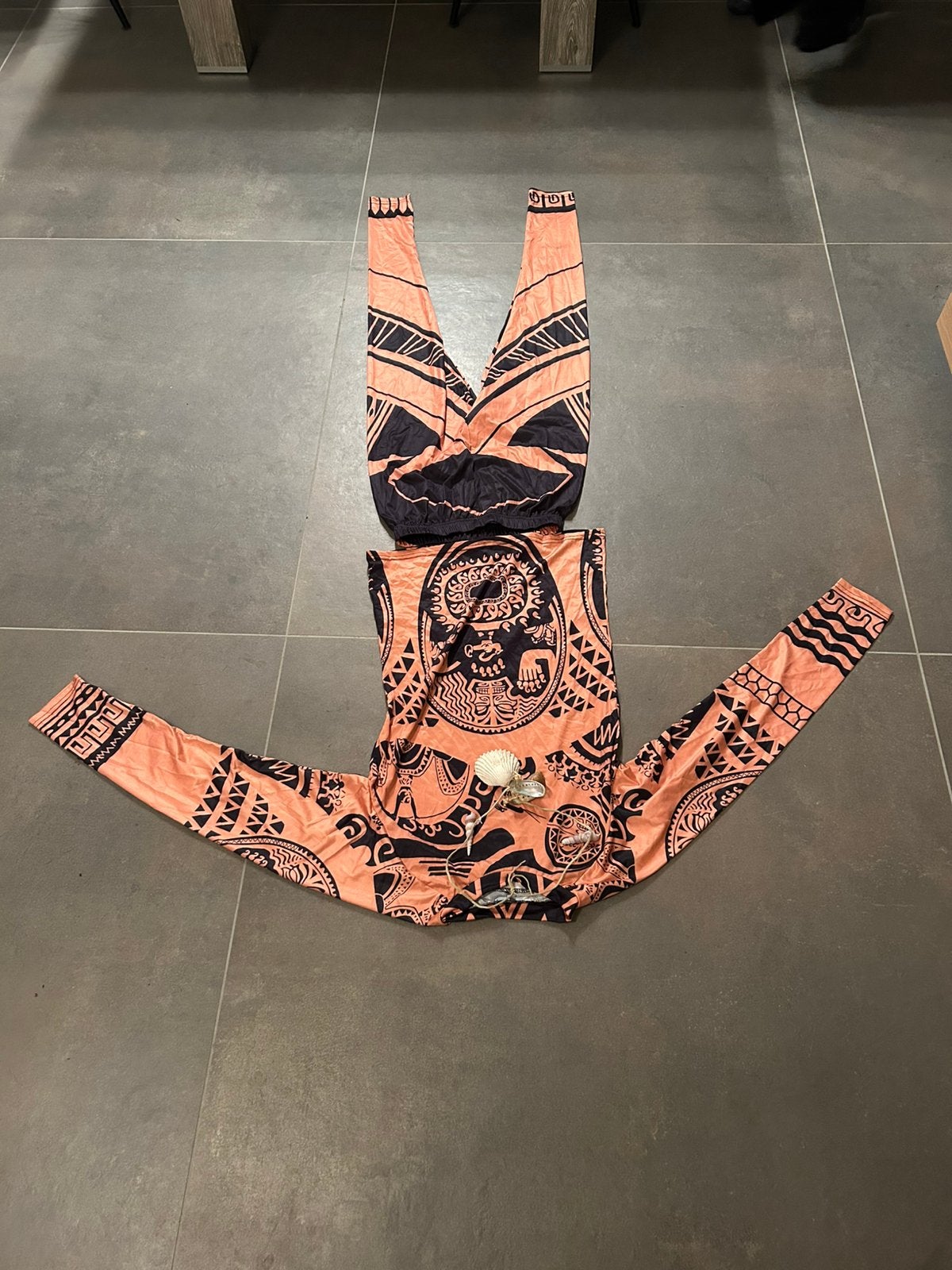 2x Maui Tattoo met T-Shirt Broek / disney carnaval loopgroep, Kleding | Dames, Carnavalskleding en Feestkleding, Ophalen of Verzenden