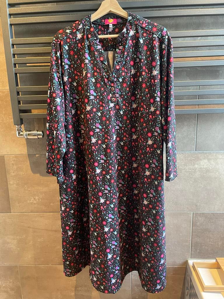 Tantilly Issy jurk 5XL met bloemenprint, Kleding | Dames, Zwart, Maat 46/48 (XL) of groter, Ophalen of Verzenden, Gedragen