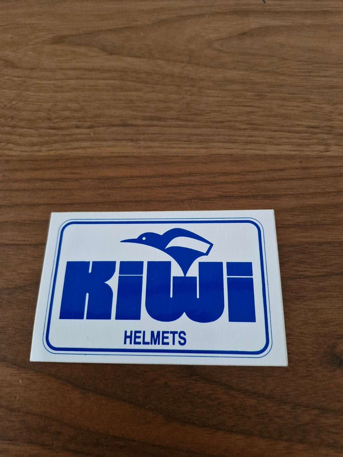 413 Kiwi Helmets Sticker - Nieuw, Ophalen of Verzenden