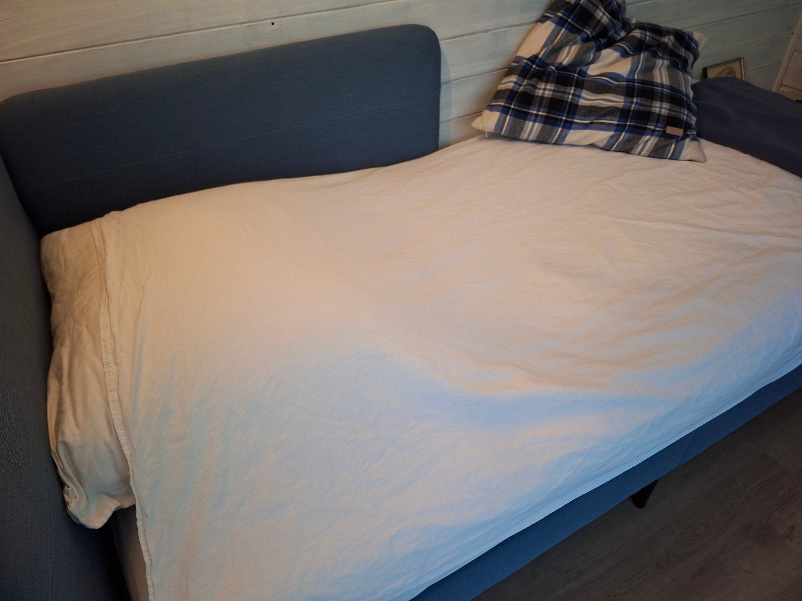Comfortabel eenpersoons bankbed in blauwe stof, Huis en Inrichting, Slaapkamer | Bedden, Ophalen, 90 cm, Eenpersoons, Blauw