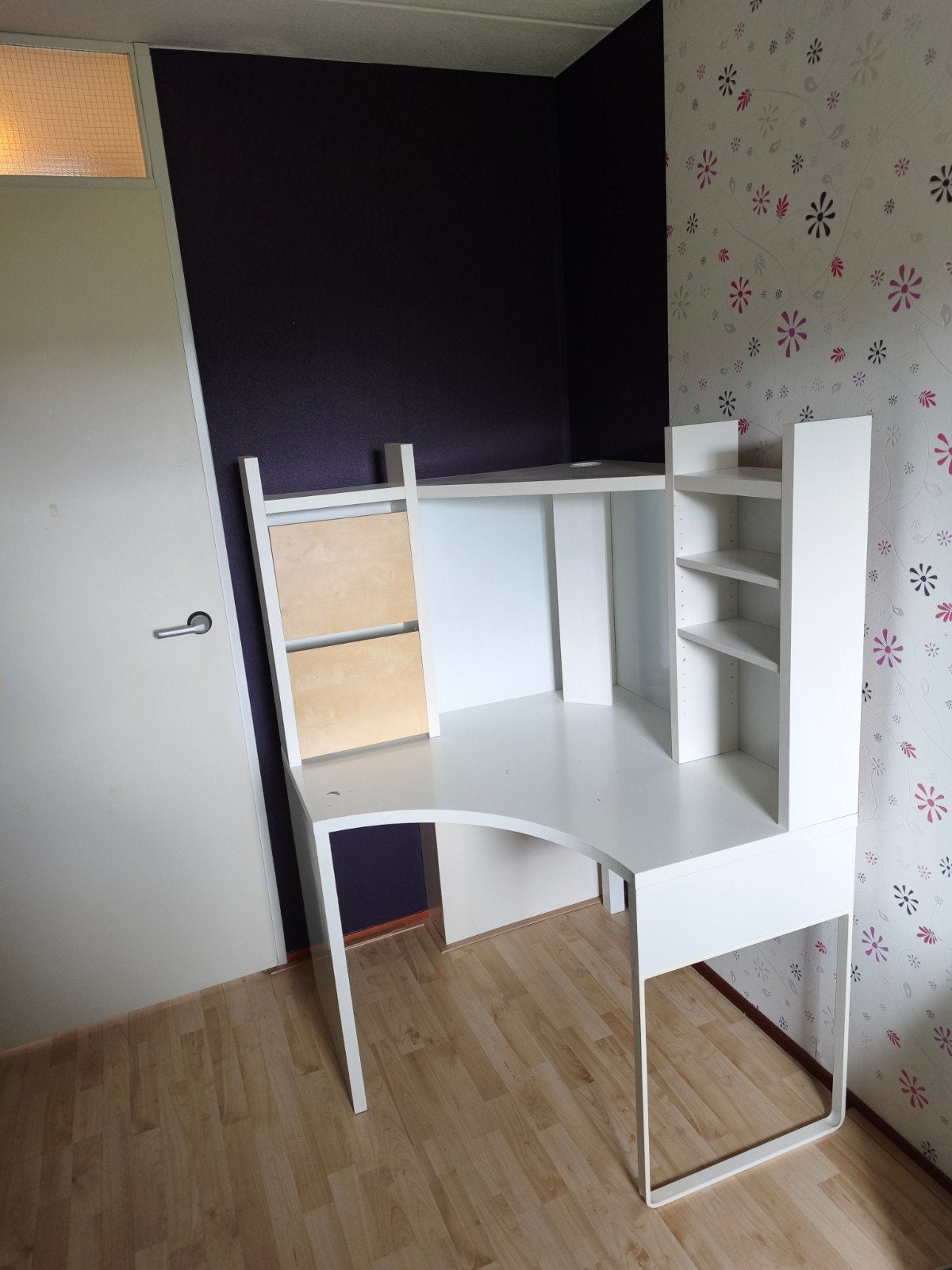 IKEA MICKE Hoekbureau + bureaustoel (buro), Ophalen, Met lades, Gebruikt, Spaanplaat of MDF
