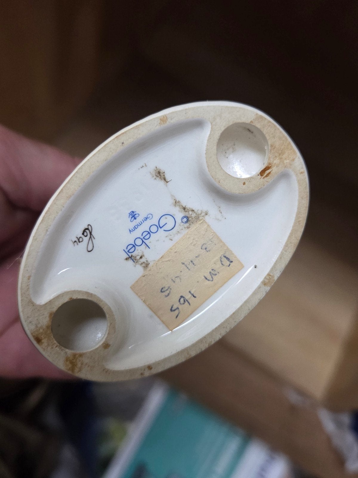 Vintage Goebel Hummel beeldje 'Meisje op Hek', Ophalen of Verzenden, Zo goed als nieuw, Hummel