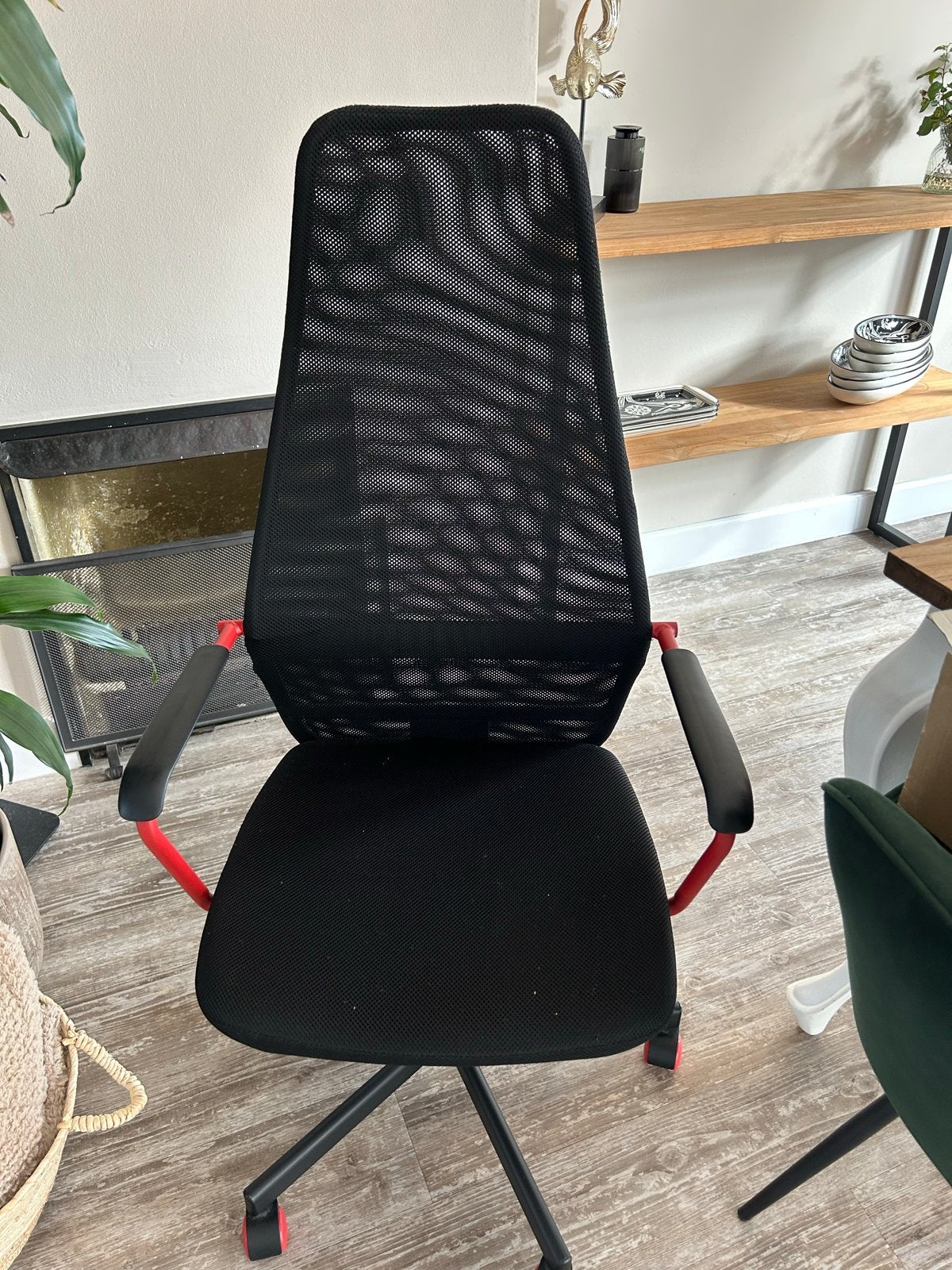 IKEA gaming stoel - Zwart met rode accenten, Ophalen, Gebruikt, Zwart, Gaming bureaustoel