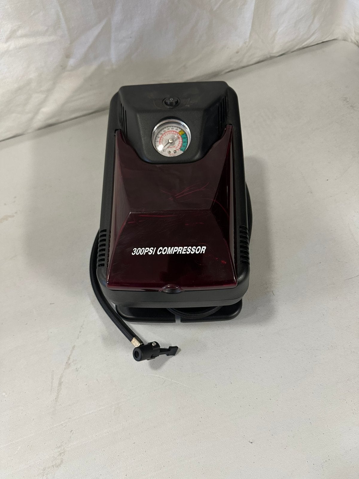 Compressor voor banden op te pompen werkt op 12volt, Ophalen, Nieuw