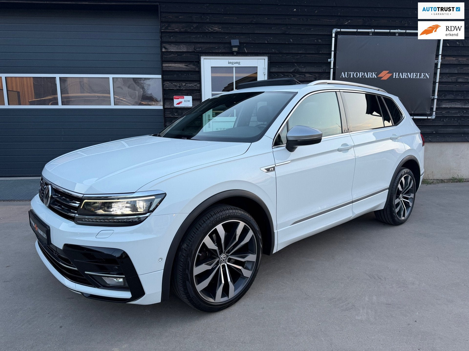 Volkswagen Tiguan Allspace 2.0 TSI 4Motion 3x R-Line Pano 5P, Auto's, Automaat, Dealer onderhouden, Gebruikt, 1984 cc