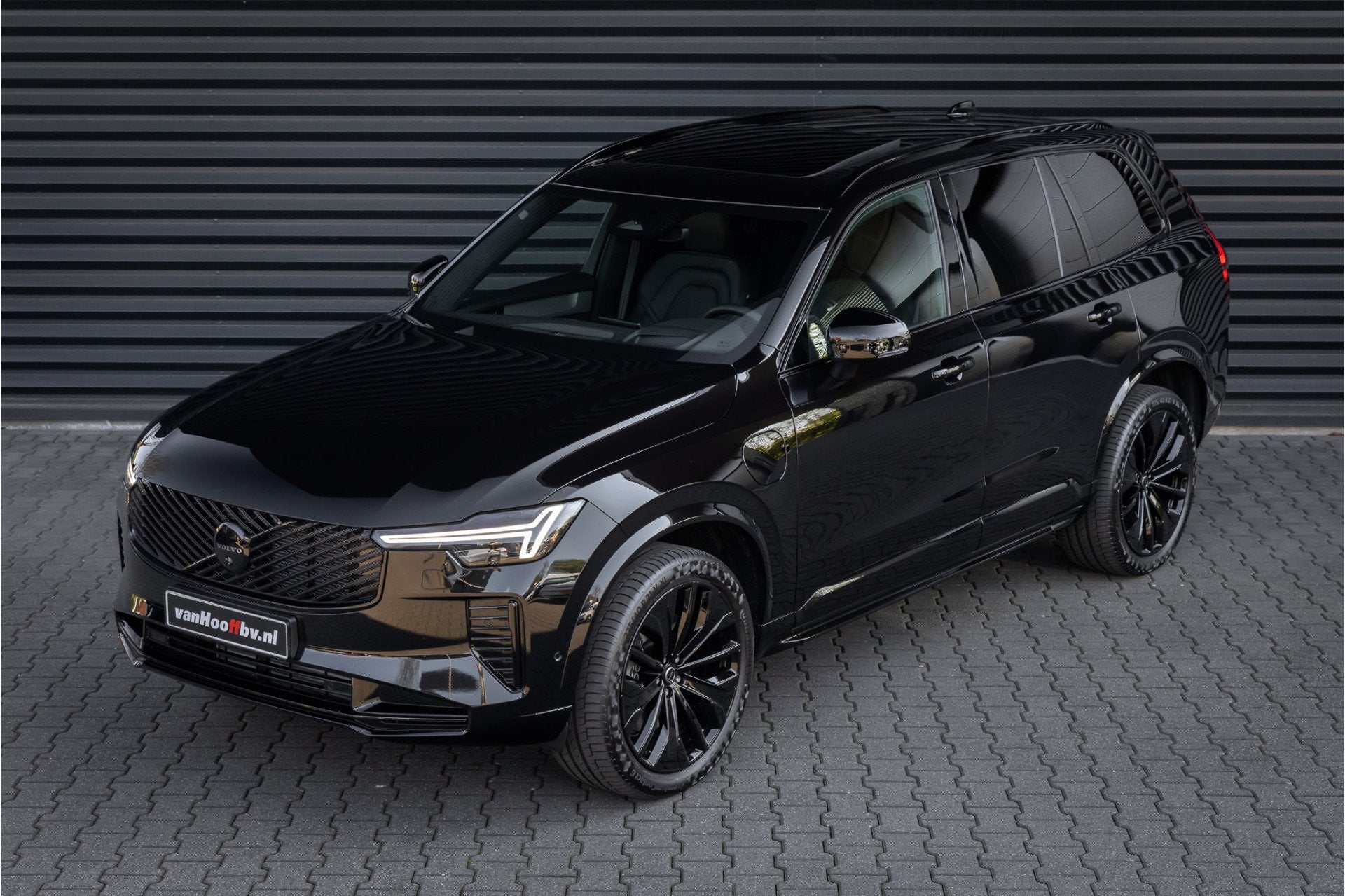 Volvo XC90 T8 Plug-in hybrid AWD Ultra Black Ed. Luchtvering, Gebruikt, Zwart, 4 cilinders, 1969 cc