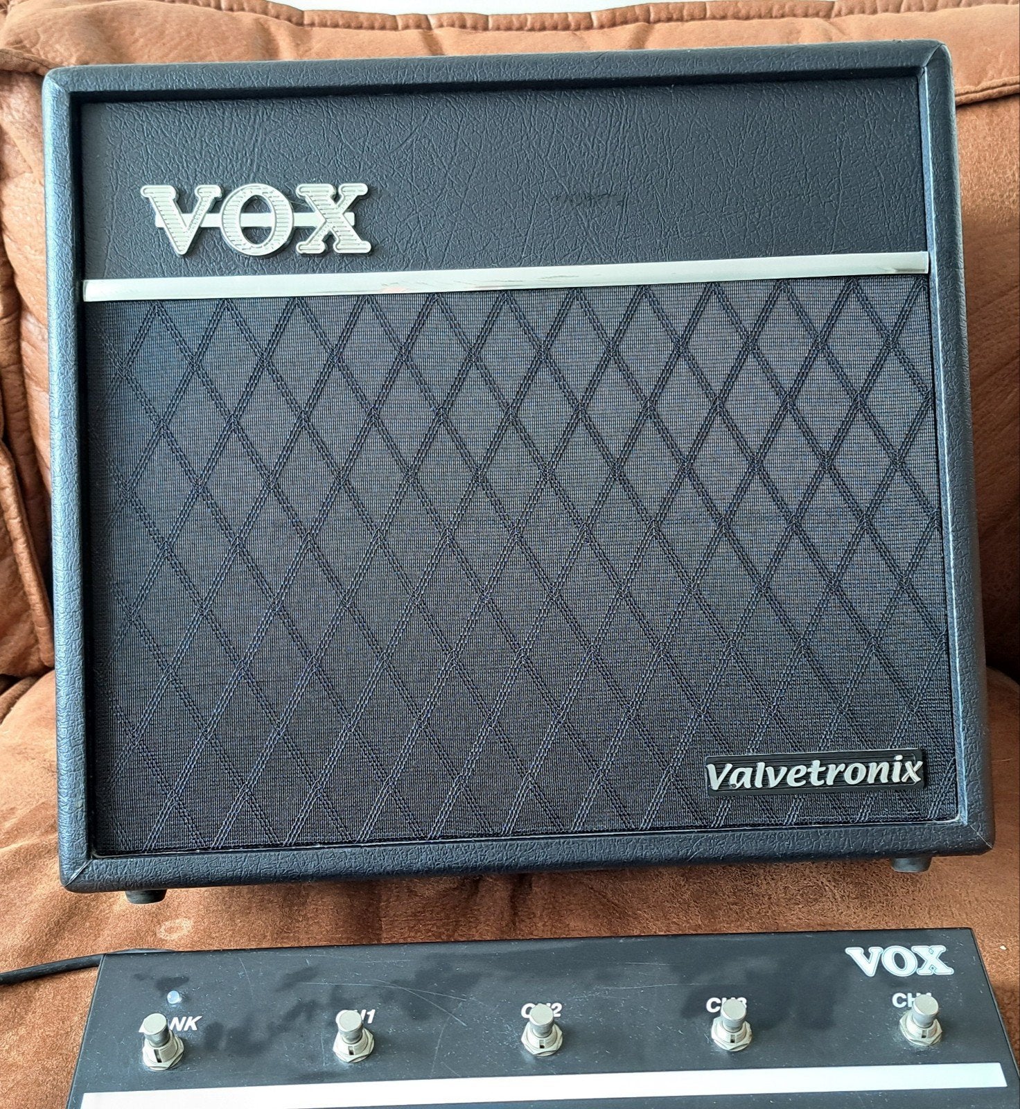 Vox Valvetronix VT40 gitaarversterker met footswitch, Ophalen, Zo goed als nieuw, Gitaar, Minder dan 50 watt