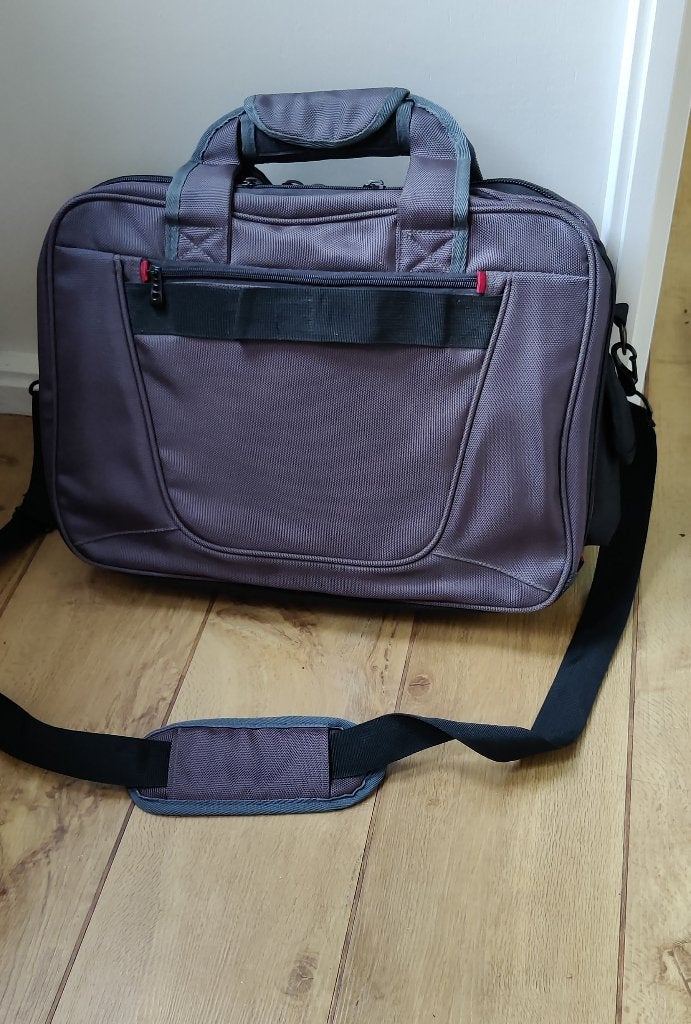 aktetas, Computers en Software, Laptoptassen, Ophalen, 17 inch of meer, Aktetas, Zo goed als nieuw