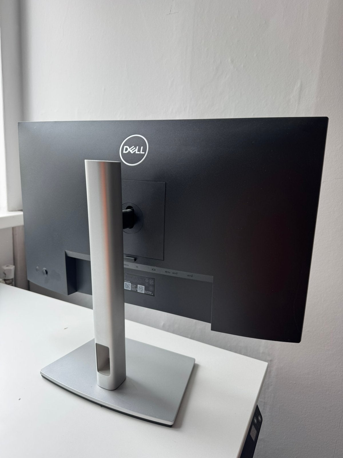 Dell Monitor 24 inch Full HD, Ophalen, IPS, In hoogte verstelbaar, Full HD