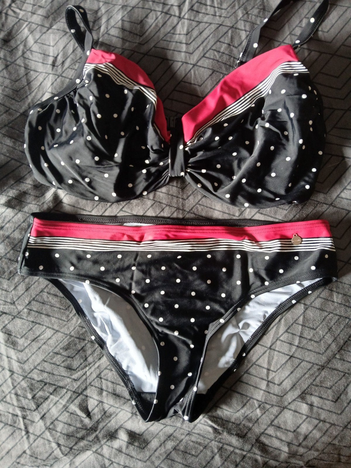 Lascana bikini cup 85 E broekje maat 40, Ophalen of Verzenden, Zo goed als nieuw, Zwart, Bikini