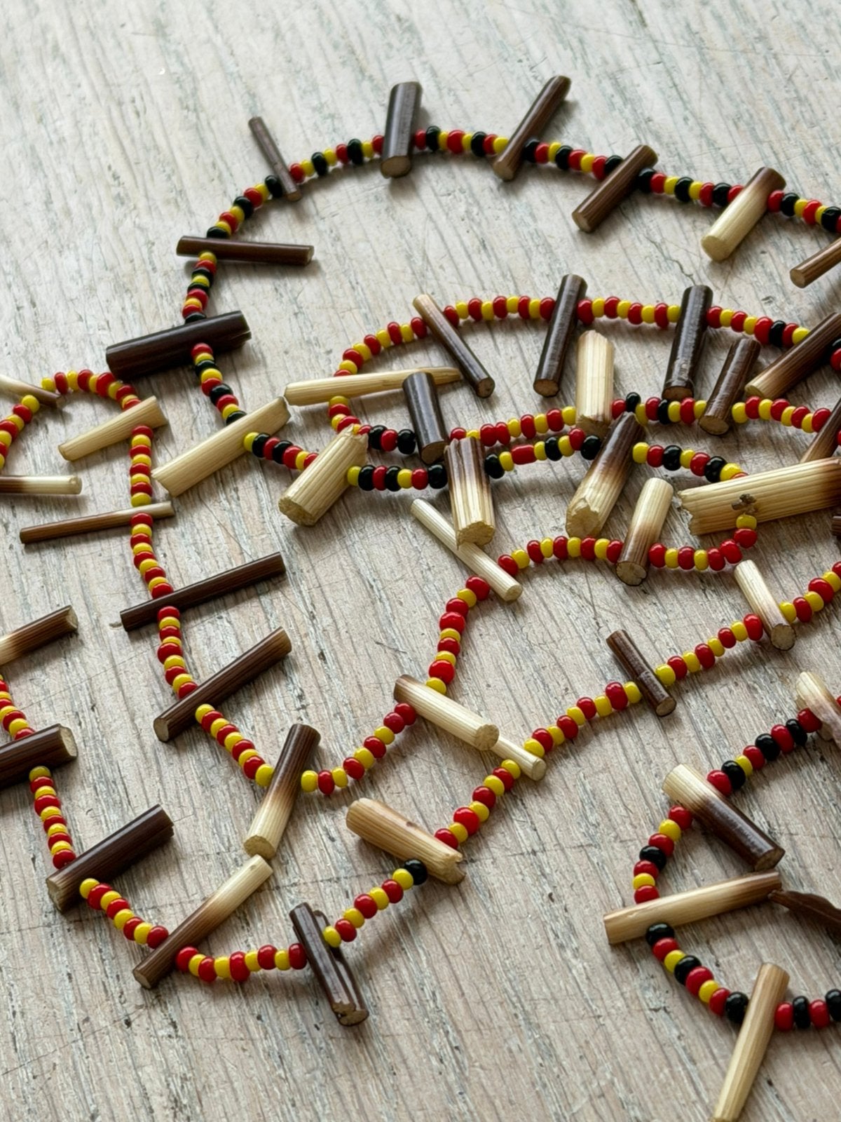 Afrikaanse ketting met oa stekelvarken stekels kralen, Ophalen of Verzenden, Zo goed als nieuw, Overige materialen