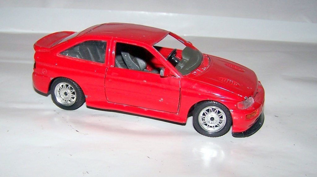 Bburago Ford Escort RS Cosworth. 1/24. Izgs., Ophalen of Verzenden, Zo goed als nieuw, Auto, Bburago