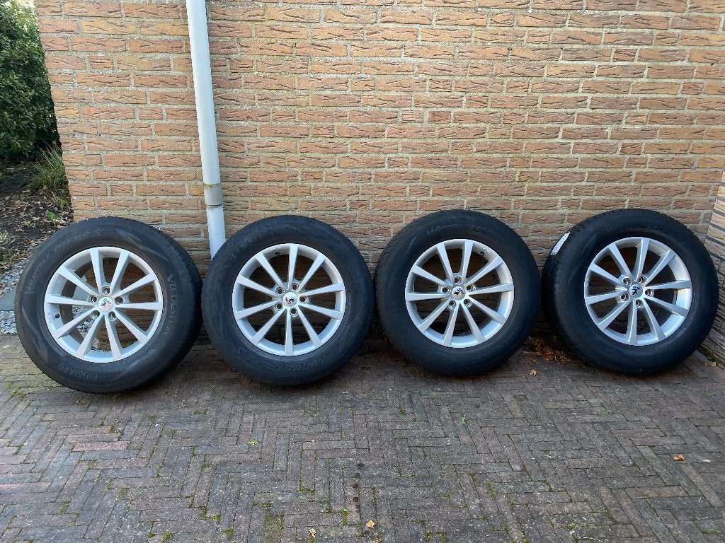 Velgen met winterbanden, Banden en Velgen, Winterbanden, 235 mm, Ophalen