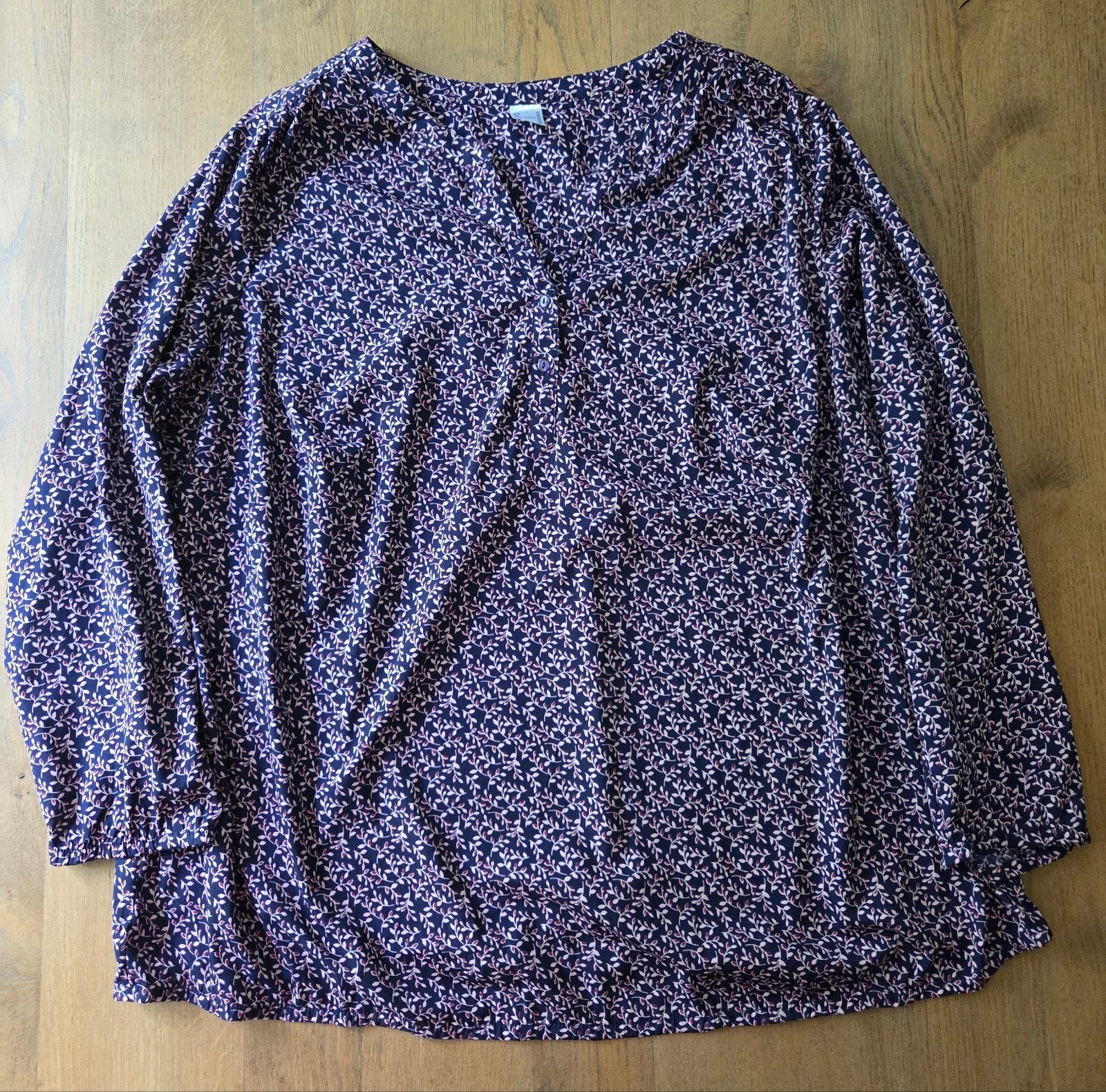 Donkerblauwe blouse met bladprint, maat 46/48 (XL), Kleding | Dames, Blouses en Tunieken, Ophalen of Verzenden, Gedragen, Maat 46/48 (XL) of groter
