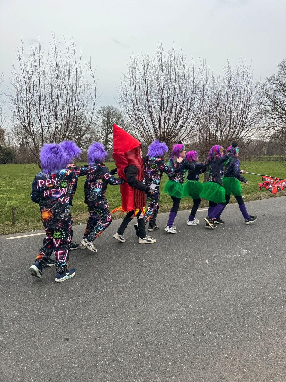 grote loopgroep; met carnaval gaan we knallen!, Carnaval, Maat 42/44 (L), Ophalen of Verzenden, Zo goed als nieuw
