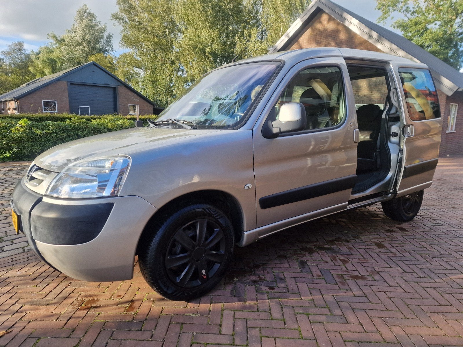 Peugeot Partner 1.6 16V Combi 2007 Grijs, Auto's, Origineel Nederlands, Handgeschakeld, Zilver of Grijs, 57 €/maand