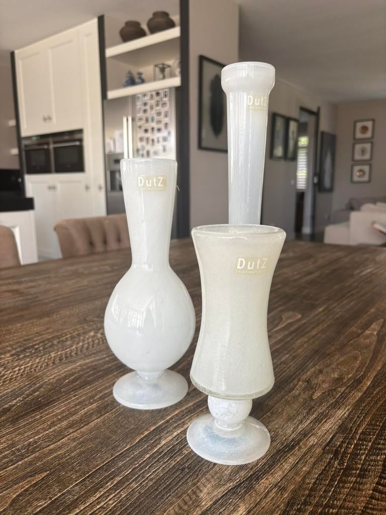 Complete gave set van drie witte DUTZ vazen, Ophalen, Zo goed als nieuw