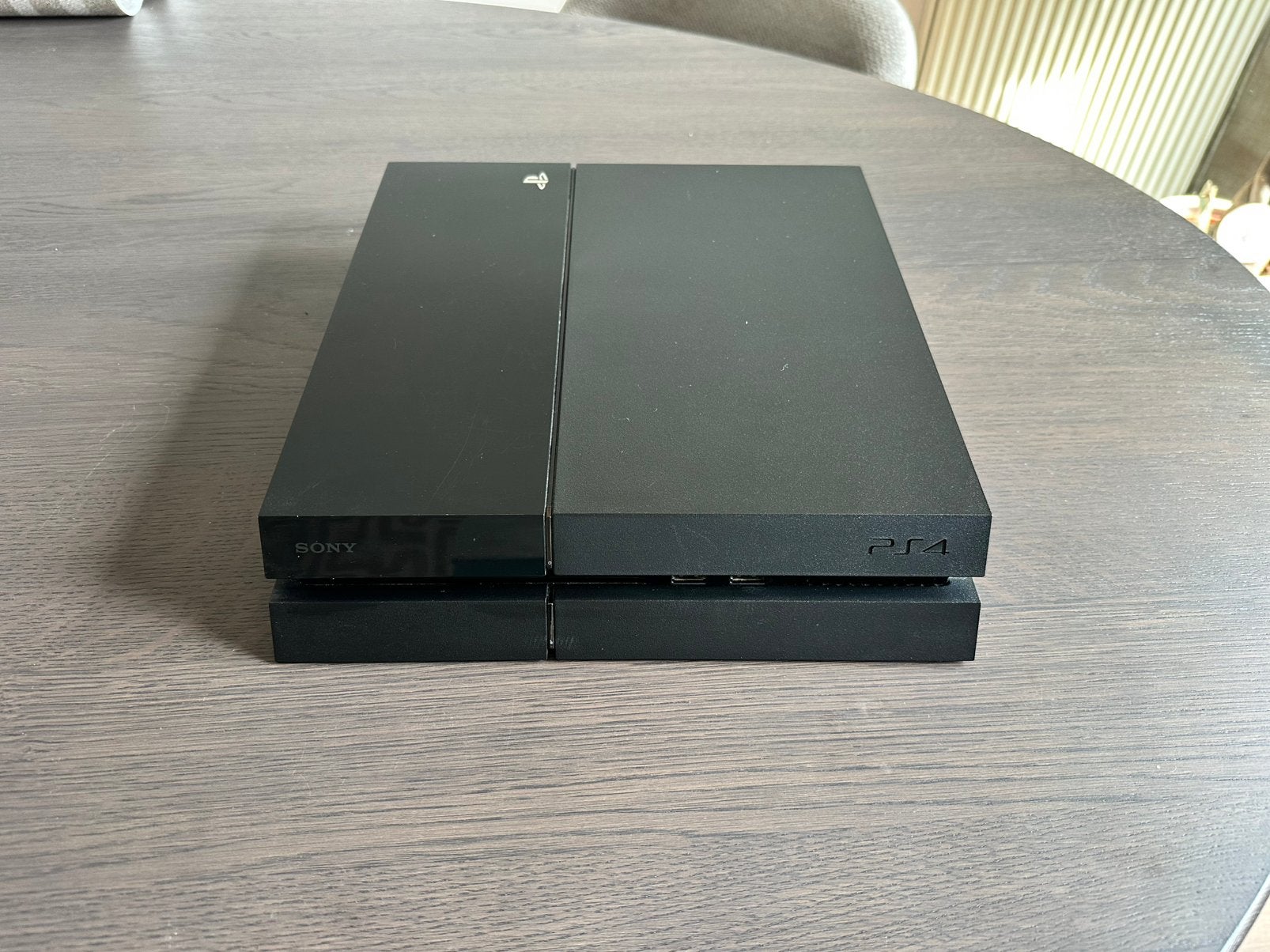 Playstation 4 + 2 dualshock controllers, Ophalen, 500 GB, Met 2 controllers, Zo goed als nieuw