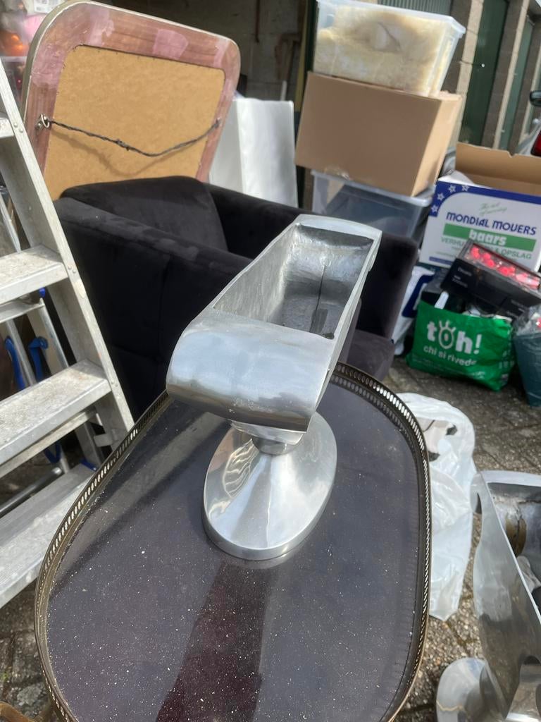 Unieke metalen zilveren vazen, Ophalen