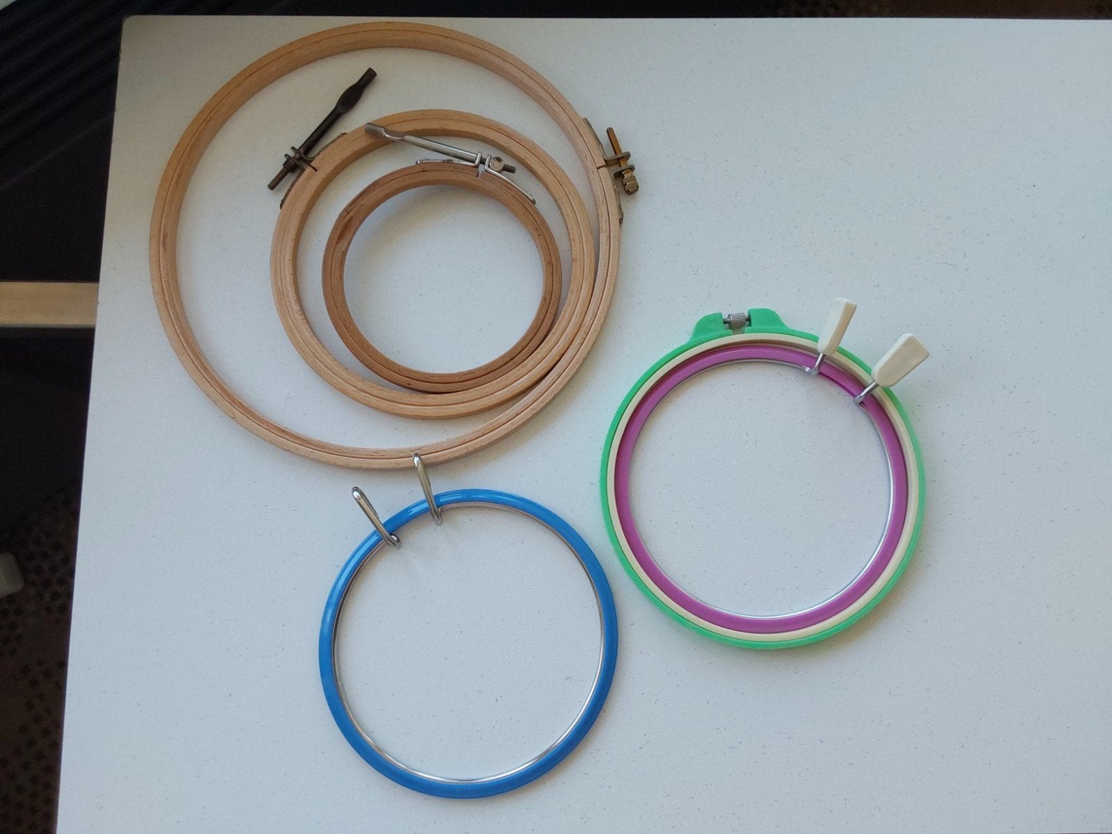 Borduurringen set vintage - Houten en plastic borduurramen, Ophalen of Verzenden, Onderdeel of Toebehoren