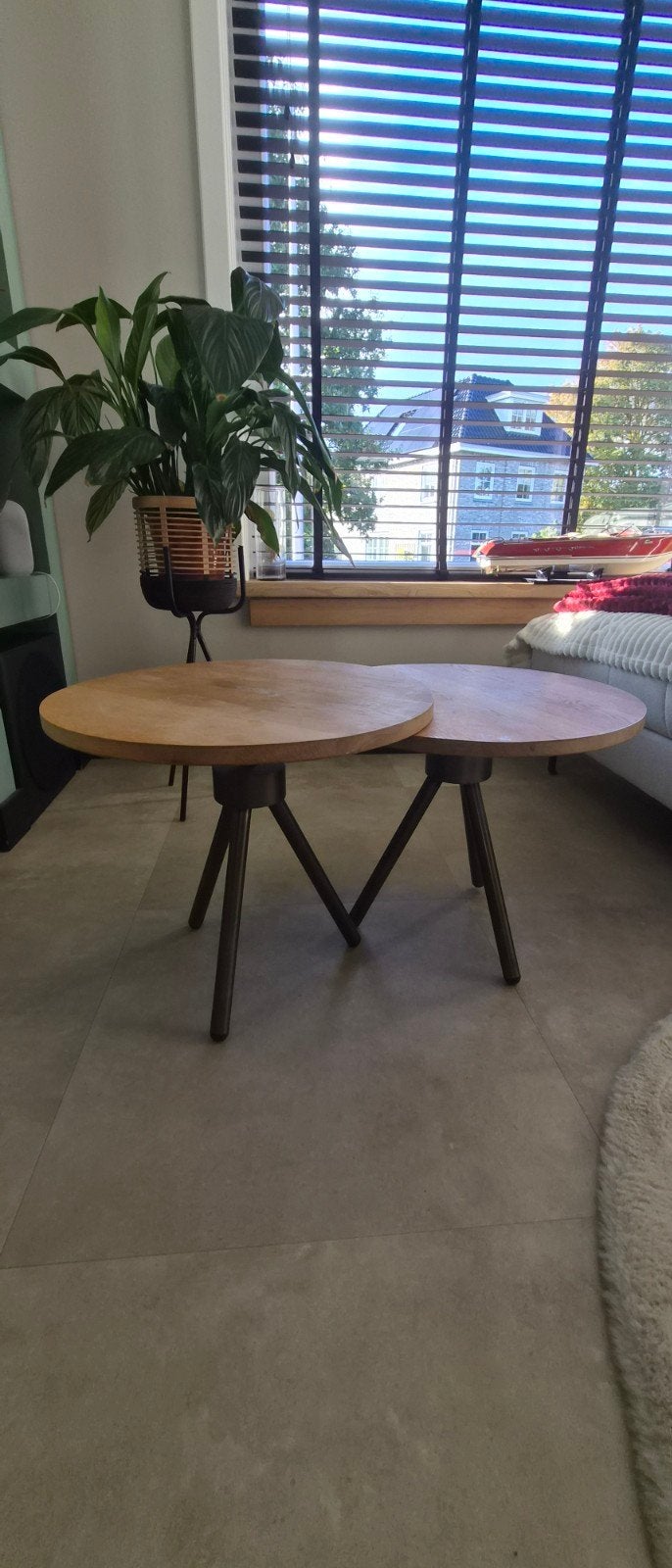 Set van 2 ronde salontafels - Eikenhout  spinder design., Ophalen, 50 tot 100 cm, Modern, Scandinavisch, Rond