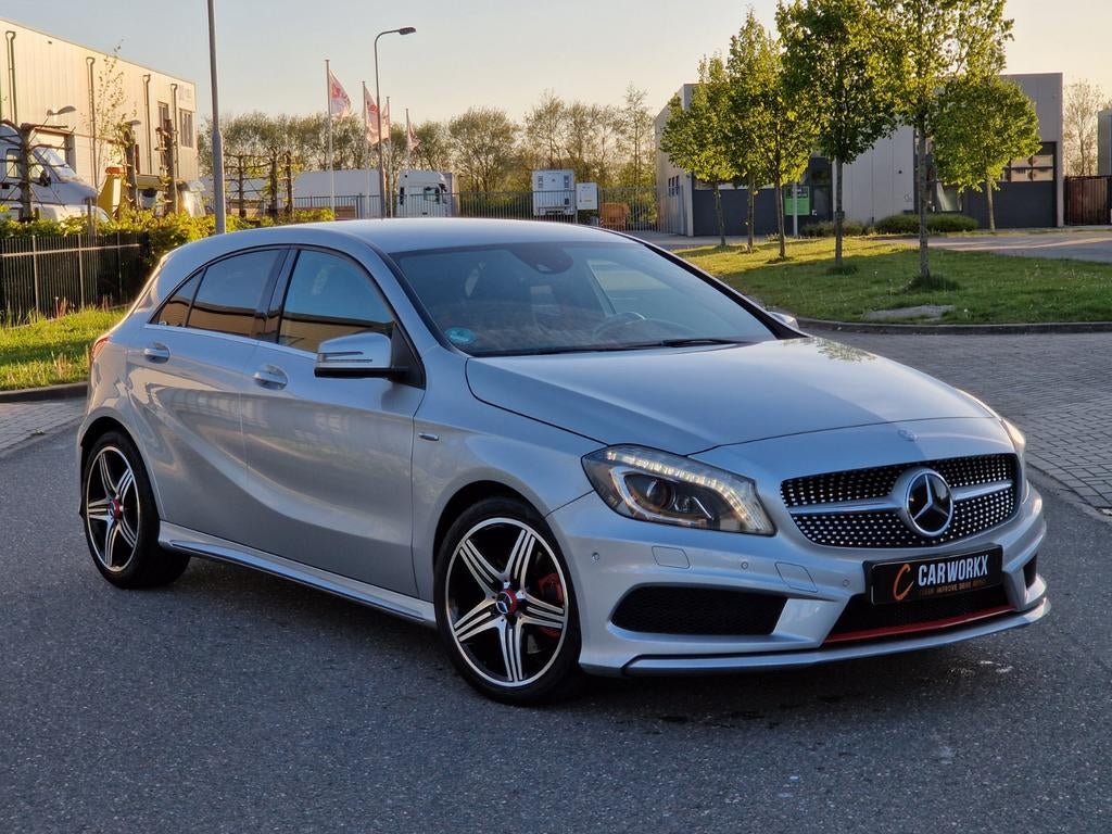 Mercedes-Benz A-Klasse A250 2.0 Sport AMG | NIEUWSTAAT, Auto's, Mercedes-Benz, Euro 5, 730 kg, Zwart, 4 cilinders