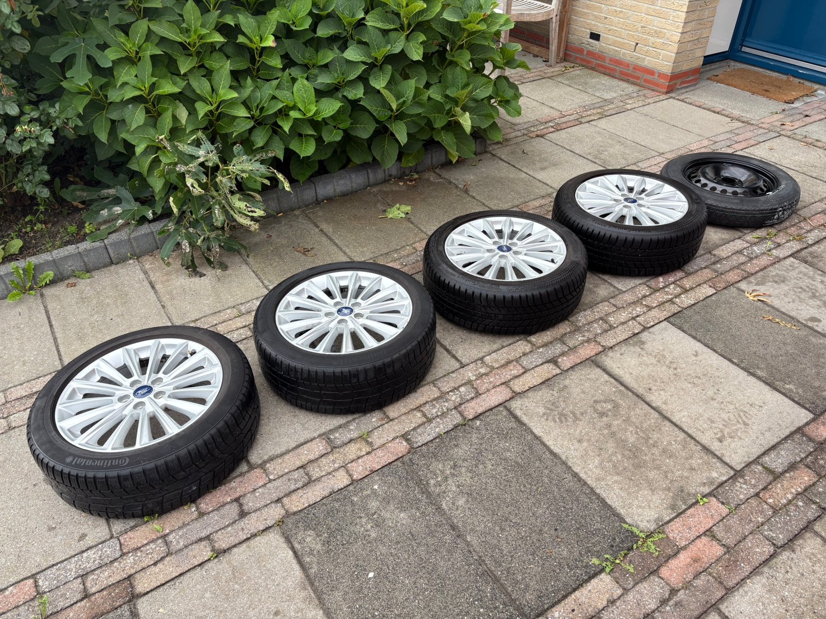 Winterbanden op velg 17 inch Ford Focus MK3 + thuisbrenger, Banden en Velgen, 17 inch, Gebruikt, 215 mm
