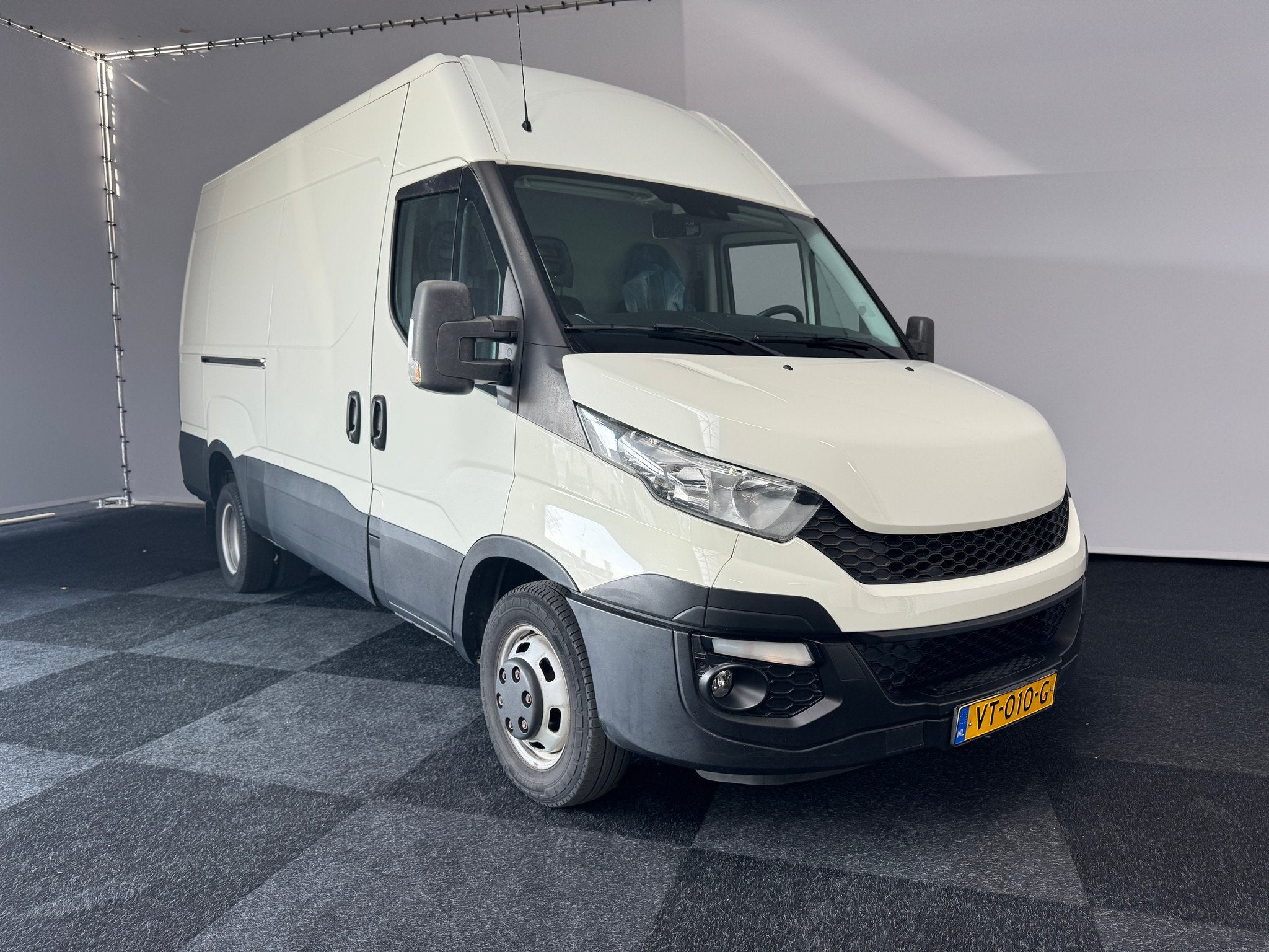 Iveco 35C17 L2H2 Dubbel lucht Geisoleerd 3500 KG Euro 5, Achterwielaandrijving, Gebruikt, 4 cilinders, Iveco