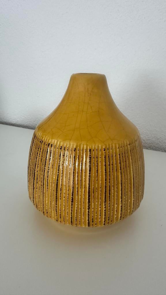 Okergeel decoratievaasje, 11 cm hoog, Ophalen, Zo goed als nieuw, Geel