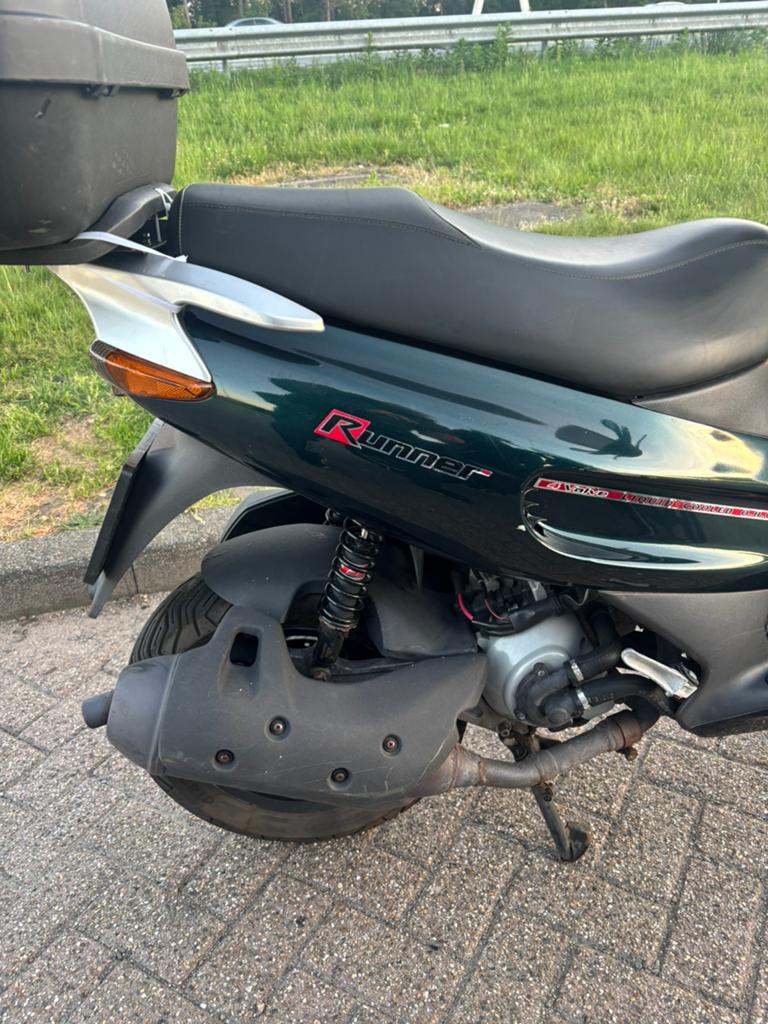 Gilera runner 200cc nl kenteken, Fietsen en Brommers, Ophalen of Verzenden, Zo goed als nieuw