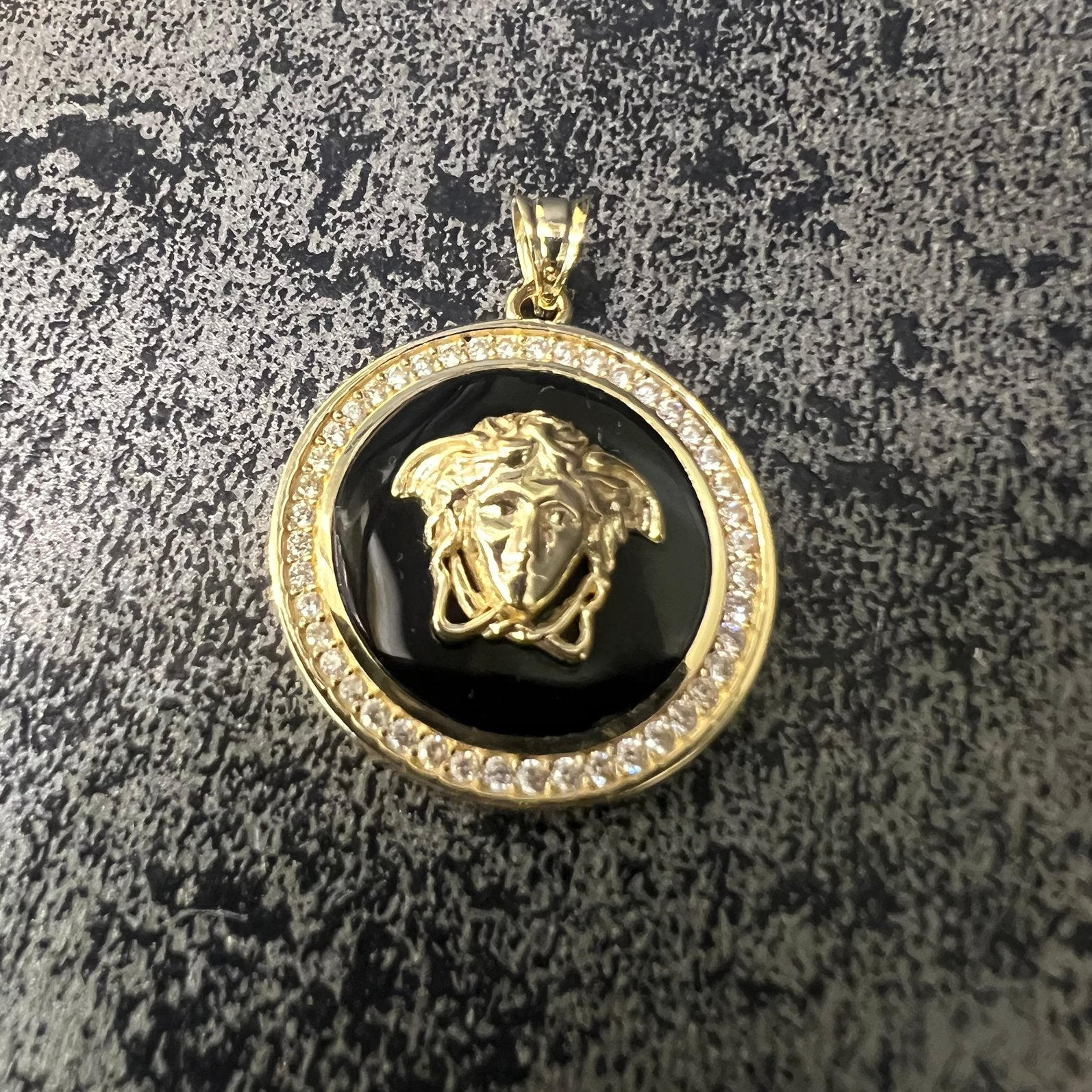 14 karaat gouden hanger versace model kettinghanger, Ophalen of Verzenden, Nieuw, Goud, Kruis of Symbool
