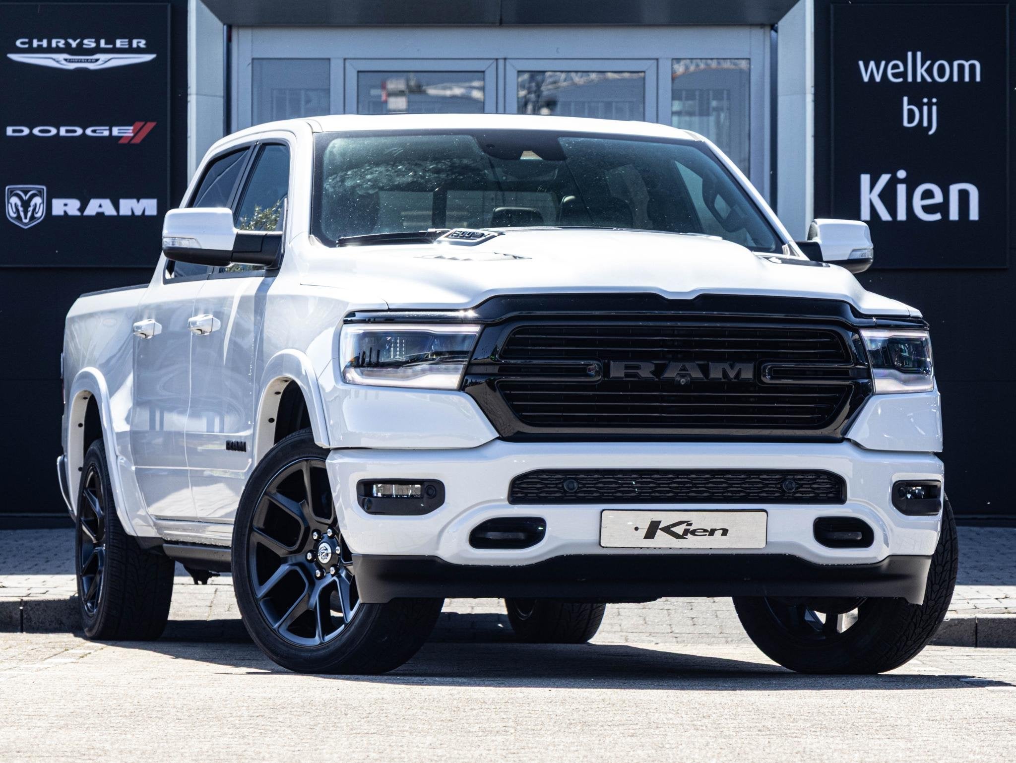Dodge Ram 1500 5.7 V8 4x4 Crew Cab Sport Night edition | Ele, Auto's, Dodge, Automaat, 5654 cc, Wit, Leder