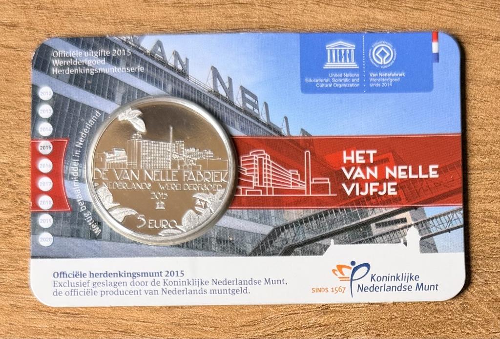 Van Nelle Vijfje 2015 officiële Nederlandse herdenkingsmunt, Postzegels en Munten, Munten | Nederland, Ophalen of Verzenden, Koningin Beatrix