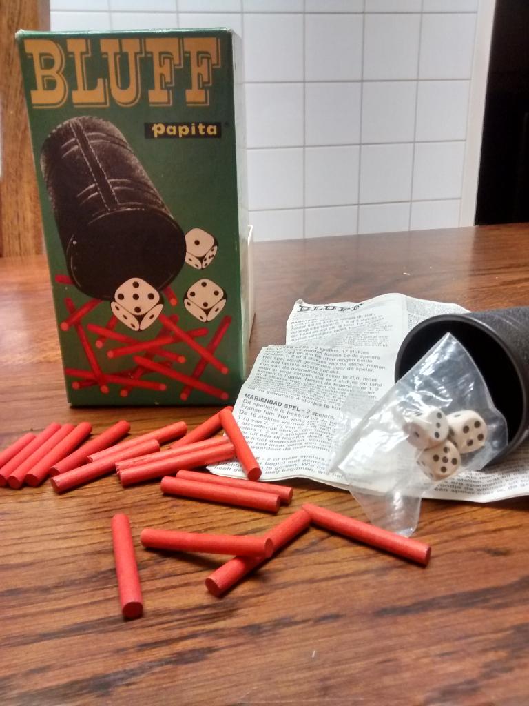 Dobbelspel Bluff, Ophalen of Verzenden, Zo goed als nieuw